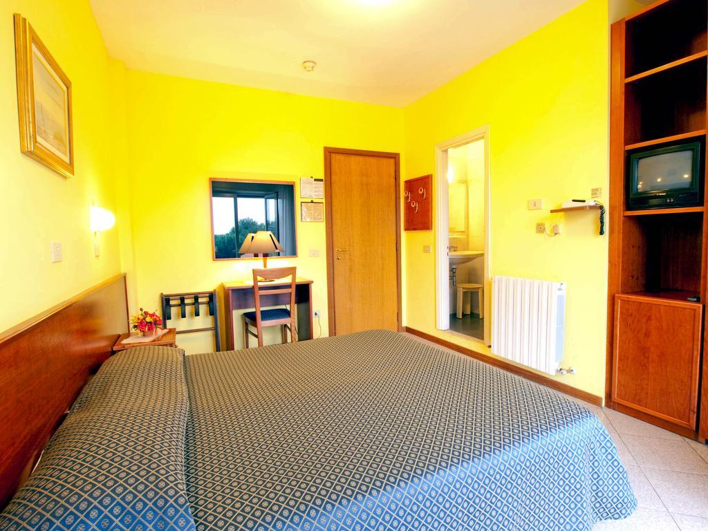 Hotel Capri Diano Marina Habitación foto