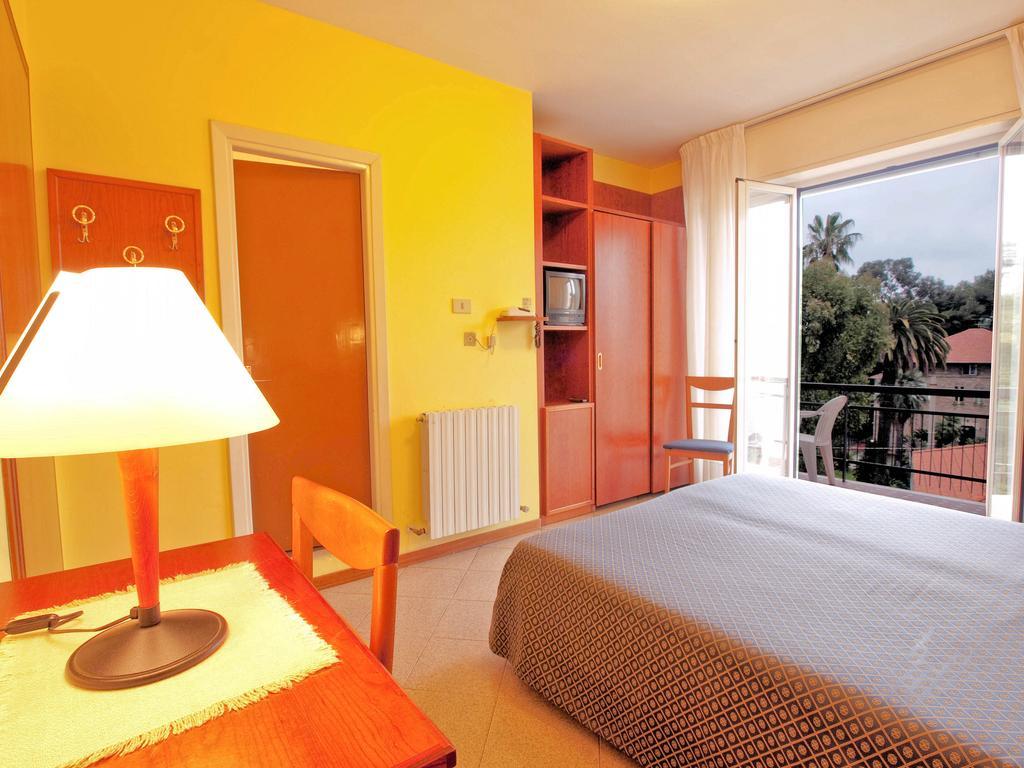 Hotel Capri Diano Marina Habitación foto
